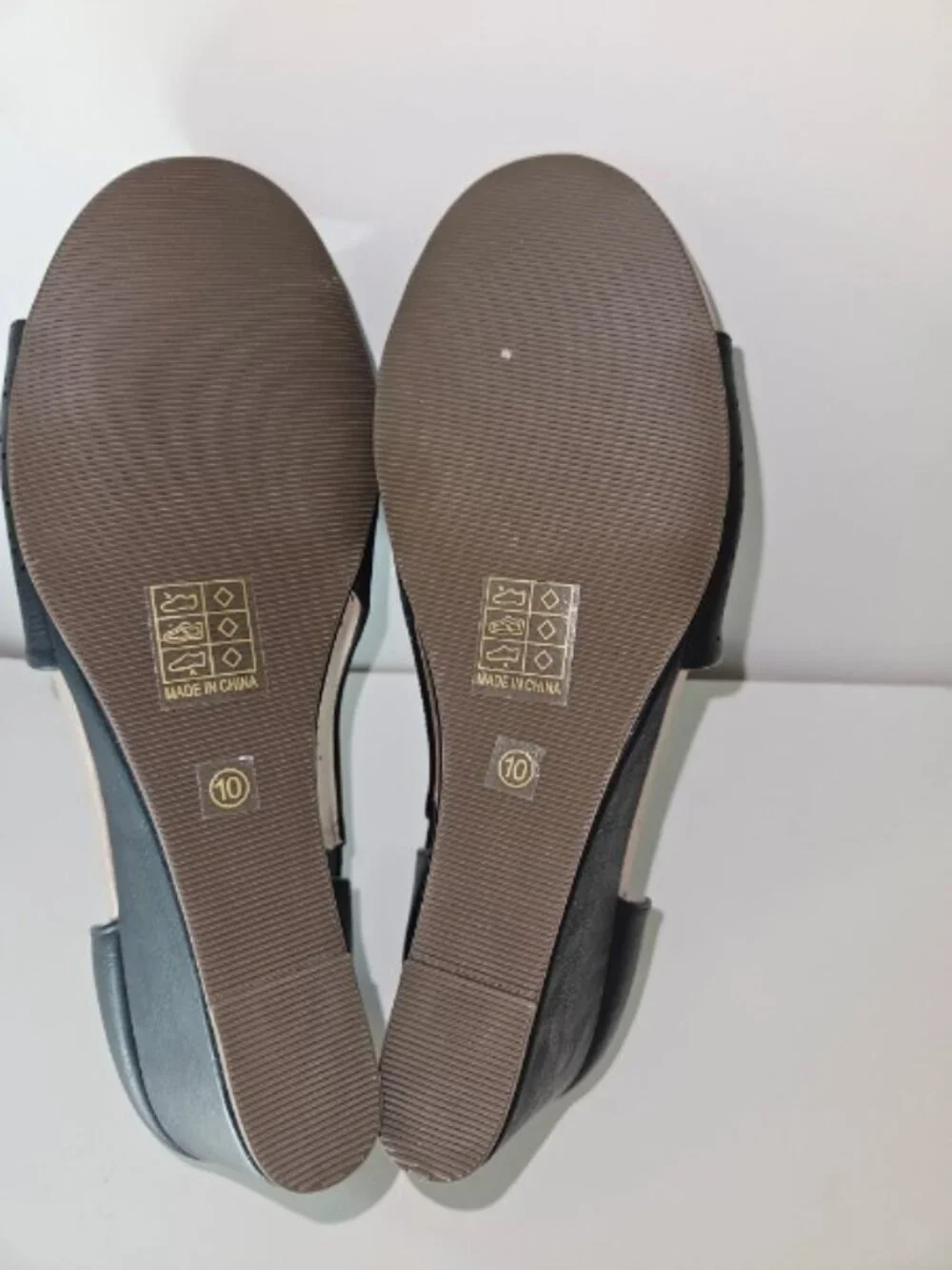 Journee Collection Black Slingback Wedge
